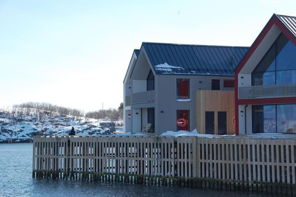 Seafront Apartment Henningsvaer Bagian luar foto