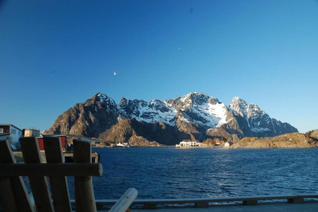 Seafront Apartment Henningsvaer Bagian luar foto