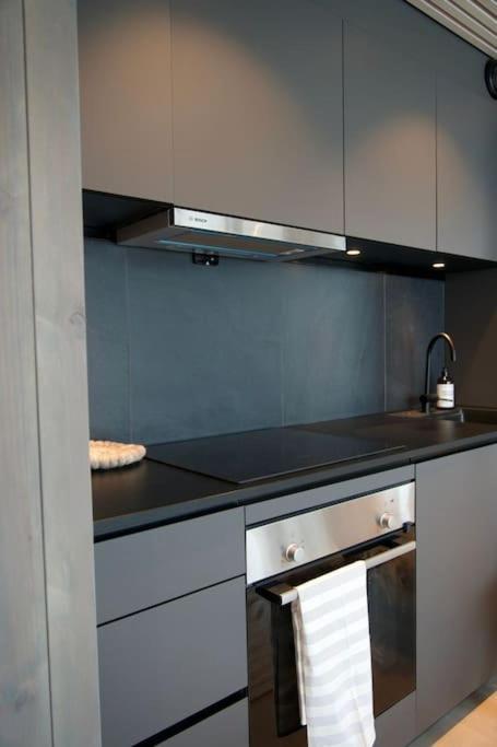Seafront Apartment Henningsvaer Bagian luar foto