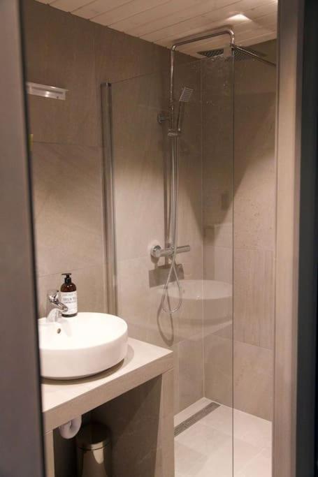 Seafront Apartment Henningsvaer Bagian luar foto