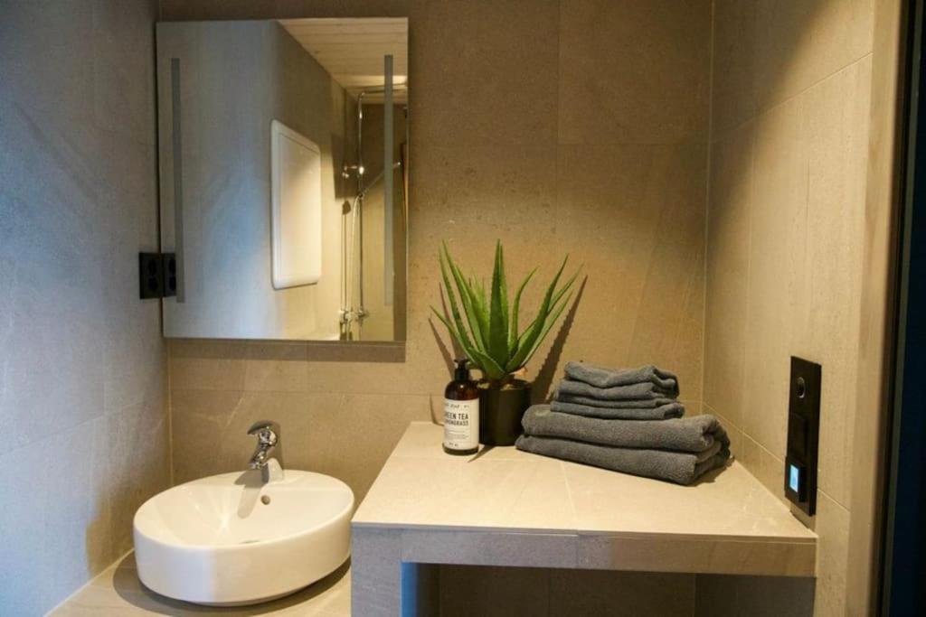 Seafront Apartment Henningsvaer Bagian luar foto