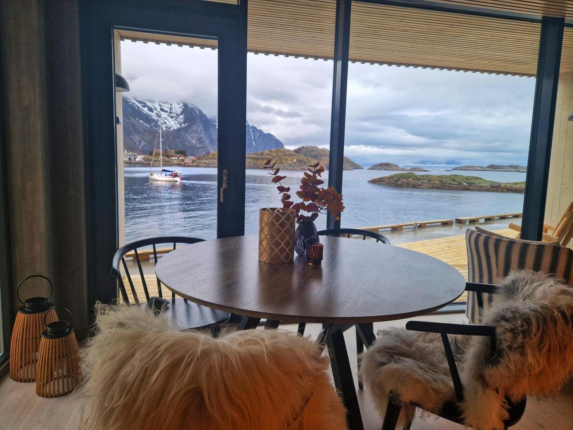 Seafront Apartment Henningsvaer Bagian luar foto