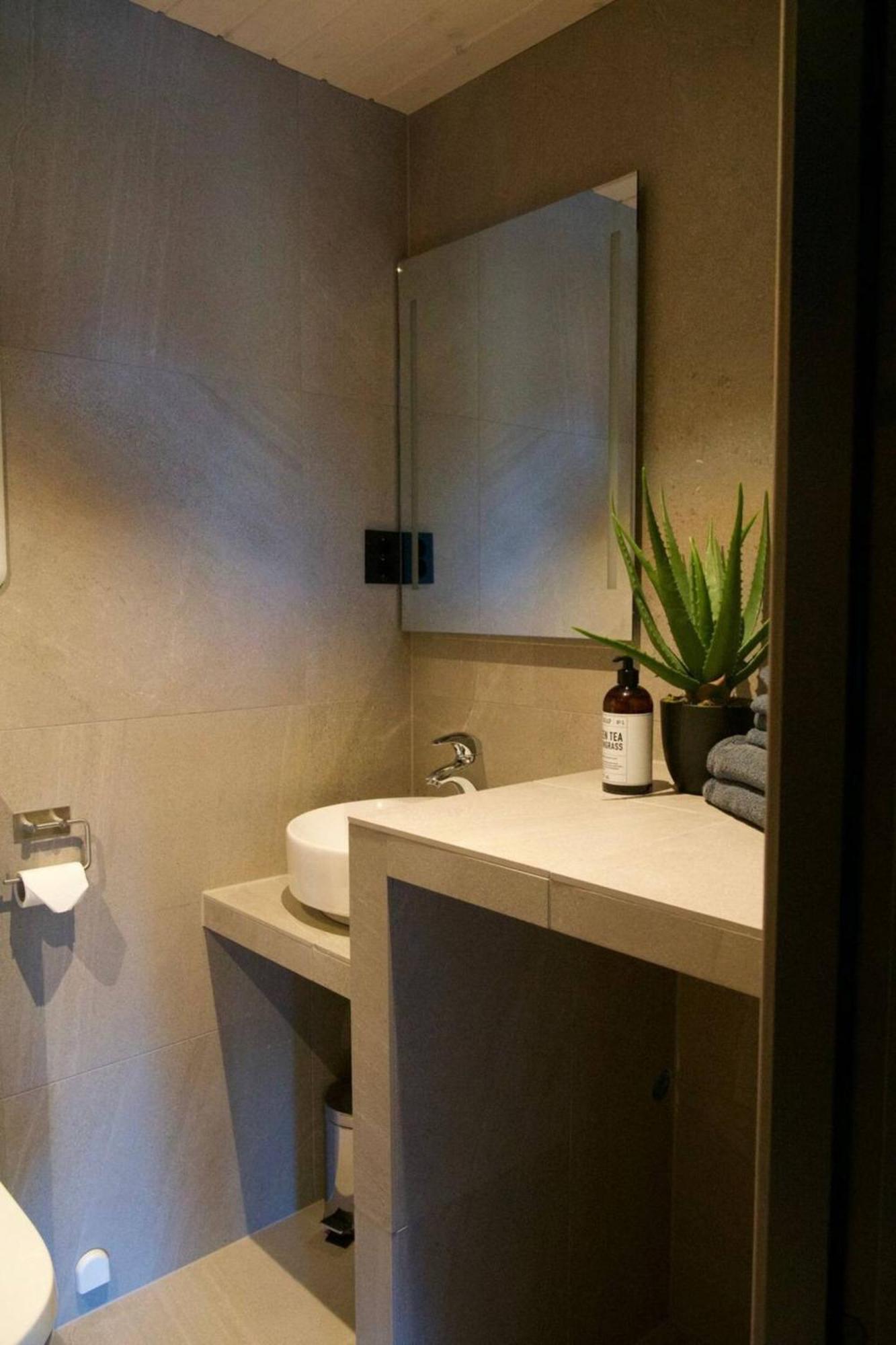 Seafront Apartment Henningsvaer Bagian luar foto