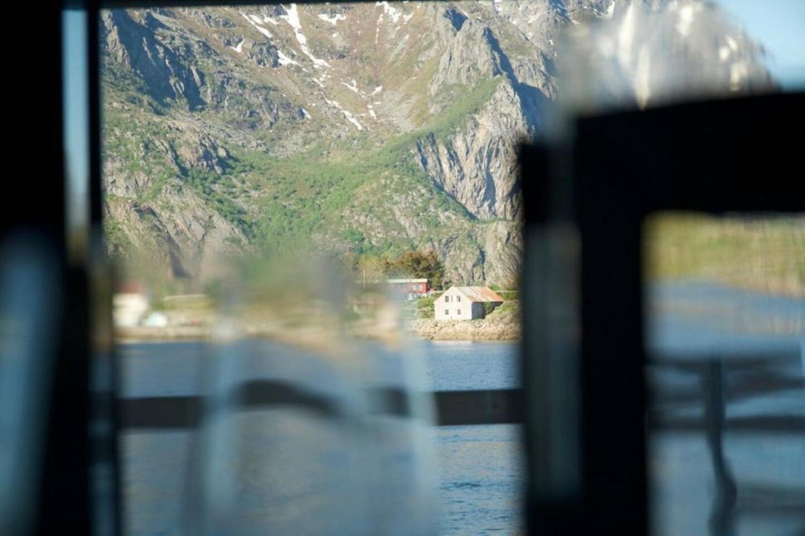 Seafront Apartment Henningsvaer Bagian luar foto